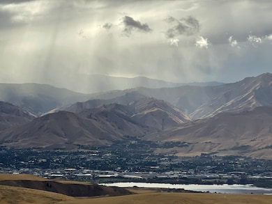 2025 Cougar Ridge Rd, East Wenatchee, WA 98802 - photo 2