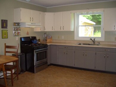 33 Campbell Rd, Center Rutland, VT 05736 - photo 3