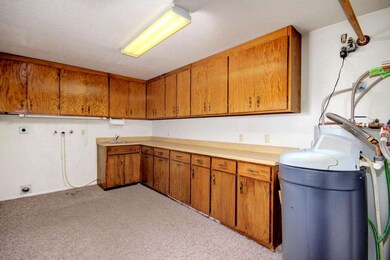 701 N 25TH ST-large laundry