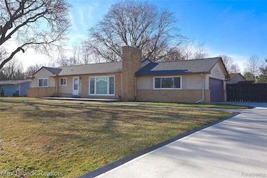 23645 W Newell Cir, Farmington Hills, MI 48336 - photo 2