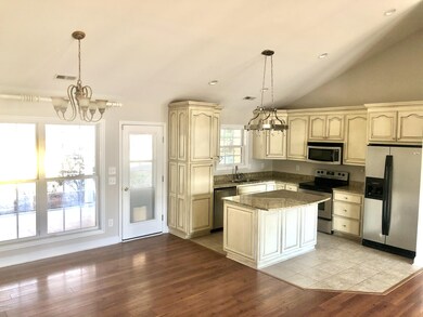 Kitchen:dining