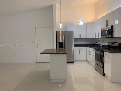 907 NE 199th St unit 204, Miami, FL 33179 - photo 5
