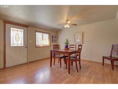 527 SW Monroe St, Sheridan, OR 97378 - photo 6