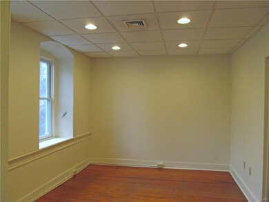 15 S Main St unit 2nd Fl, Nazareth, PA 18064 - photo 5