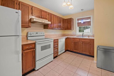 565 Quaker Ln unit 56, West Warwick, RI 02893 - photo 5