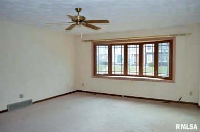 4621 Warren St, Davenport, IA 52806 - photo 4