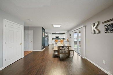 812 E Jameson Ct, Trenton, OH 45067 - photo 4