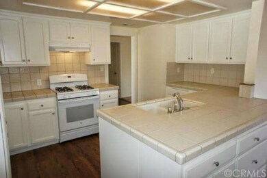 272 Greentree Rd, Upland, CA 91786 - photo 3