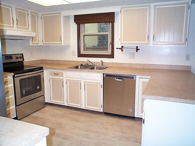 7511 Saunderlane Rd, Columbus, OH 43235 - photo 2