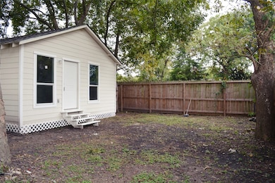 1020 Dewalt St unit B, Houston, TX 77088 - photo 3