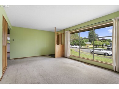 Living Room/Entrance