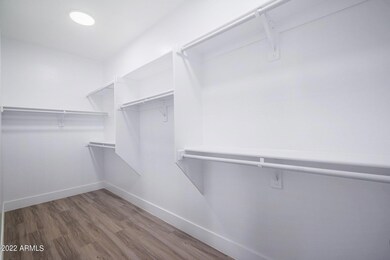24-web-or-mls-3719 E Mitchell Dr - 24