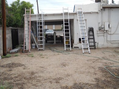UnivBackGarage