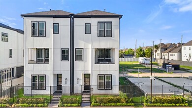 2708 Grand Fountains Dr unit F, Houston, TX 77054 - photo 2