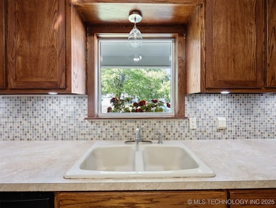 411 W Toledo St, Broken Arrow, OK 74012 - photo 6