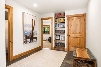 Entry:Foyer