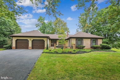 9200 Pavonia Ct, Potomac, MD 20854 - photo 2