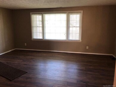 530 Whispering Hills Dr unit 3, Hendersonville, NC 28792 - photo 3