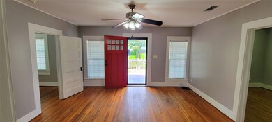 107 E Bell St, Alvin, TX 77511 - photo 3