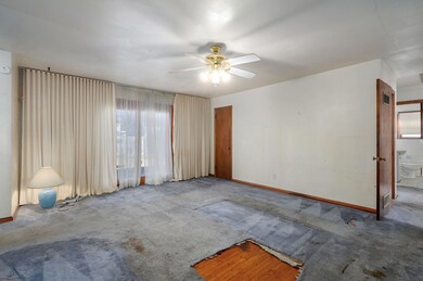 203 W Whiteside St-5