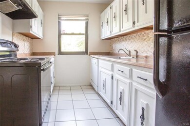 991 Village Round unit F, Allentown, PA 18106 - photo 3