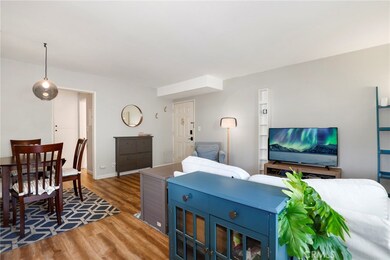 6021 Fountain Park Ln unit 2, Woodland Hills, CA 91367 - photo 2