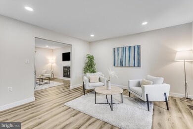 9515 Debra Spradlin Ct, Burke, VA 22015 - photo 7