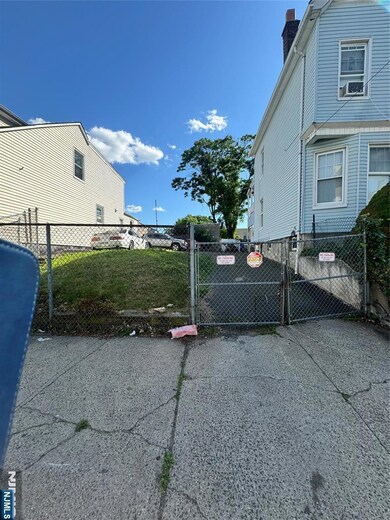 54 Winthrop St, Newark, NJ 07104 - photo 2