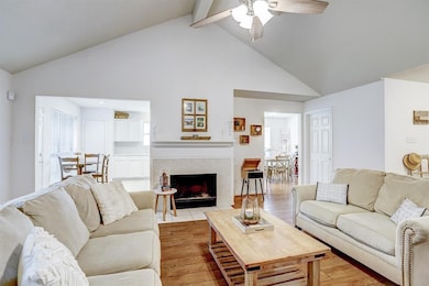 12230 Cypress Shores Dr, Tomball, TX 77375 - photo 4