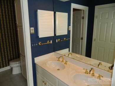 Walk-In  Master BR