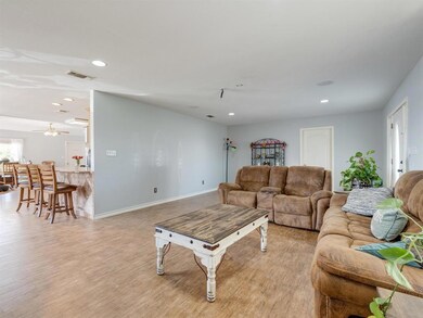 319 Campbell Ln, Springtown, TX 76082 - photo 4