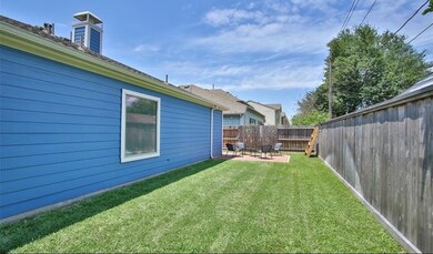 6002 Lynwood Banks Ln, Houston, TX 77092 - photo 2