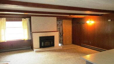 Living Area/Front Enterance