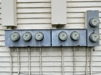 106 W Main St, Hillsborough, NH 03244 - photo 4