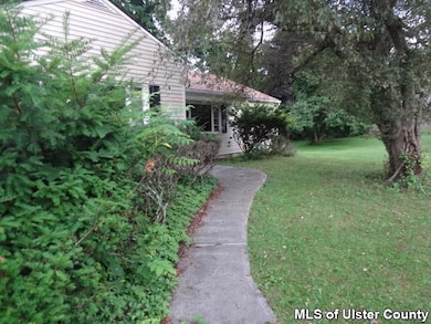 40 Valley View Rd, Poughkeepsie, NY 12603 - photo 2