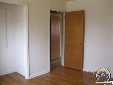 2743 SW James St, Topeka, KS 66614 - photo 7
