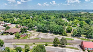 129 S Forrest Ave, Camden, TN 38320 - photo 2