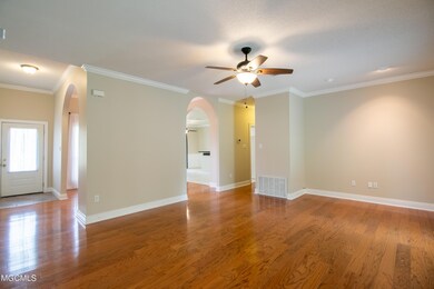 Living area_entry