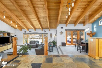 Living Areas w/ Vaulted Ceilings