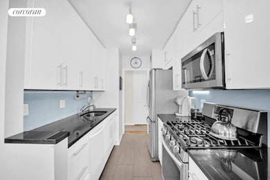 Gramercy Park Towers unit 8K, New York, NY 10003 - photo 5