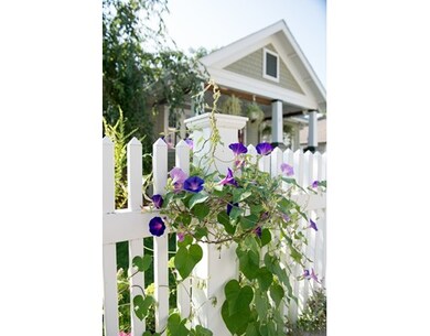 31 Sycamore St, Lowell, MA 01852 - photo 2