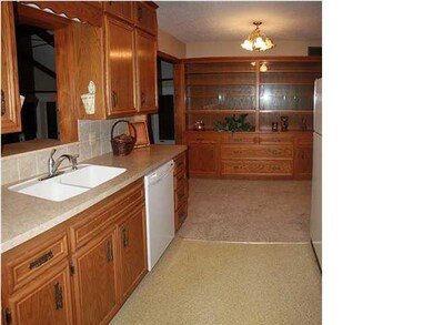 There is a pass through to the family room/dining 