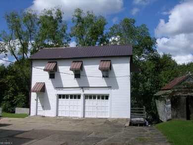 Garage with Apt