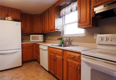 Very efficient work triangle makes the kitchen eas