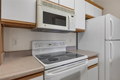 250 Cimarron Dr unit 309, Hiawatha, IA 52233 - photo 7