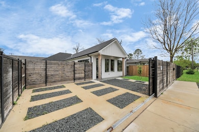 The gated entryway provides plenty of privacy!