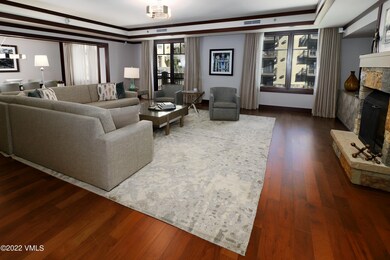 four_seasons_5101_living_1