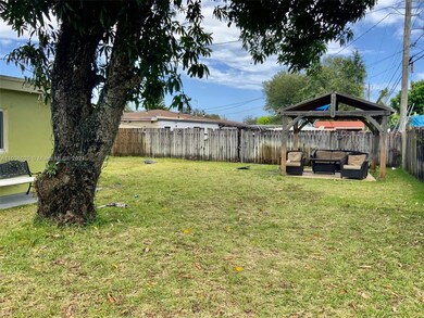 Exterior back with detached lanai