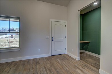 144 Trimble Dr, Shawnee, OK 74804 - photo 4