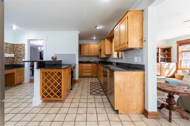 76 Maple St, Lebanon, NH 03766 - photo 7